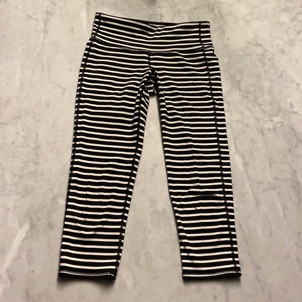 Athleta black white striped Chaturanga tight. XS